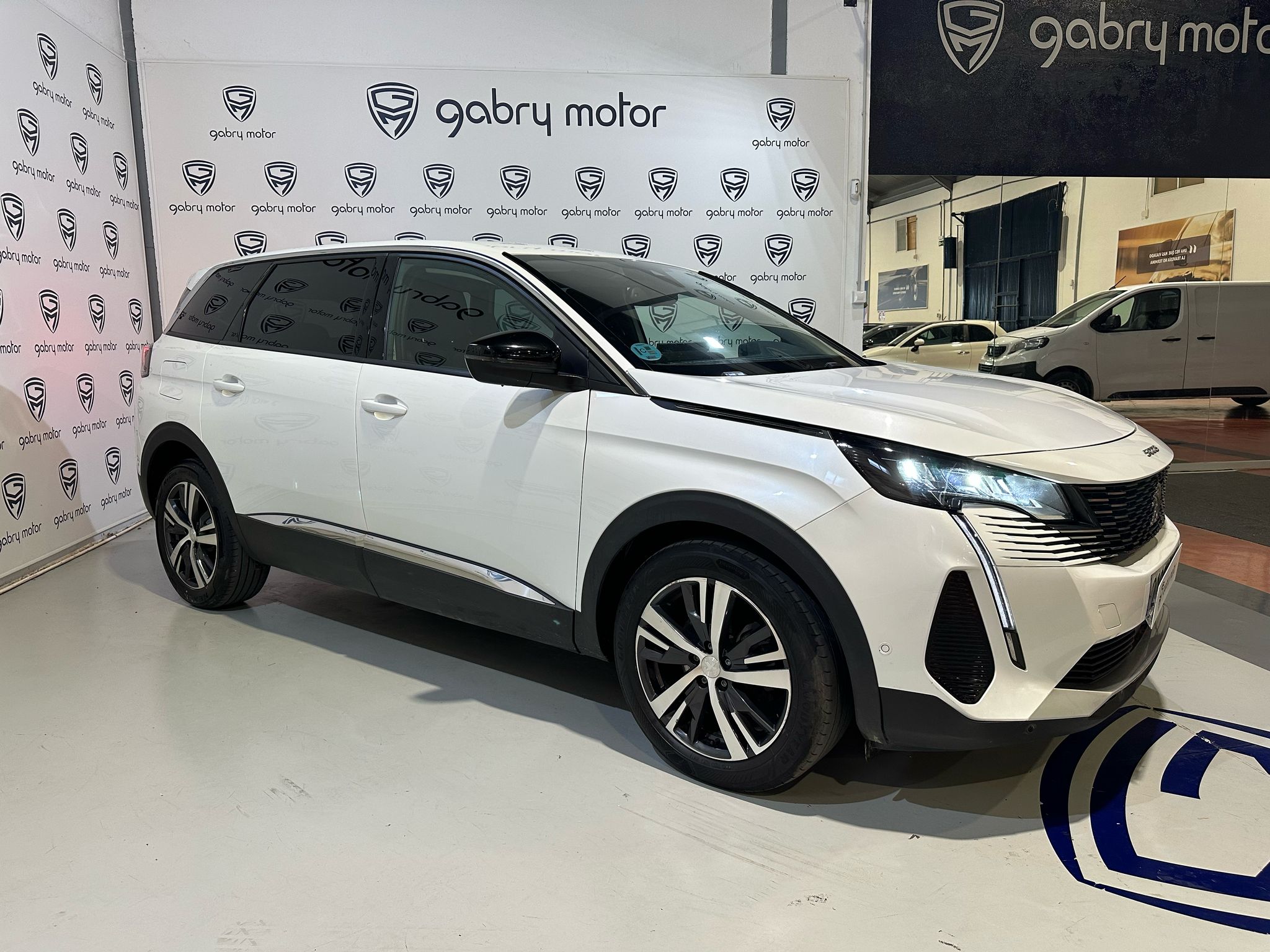 PEUGEOT 5008 1.5 BlueHDI ALLURE PACK